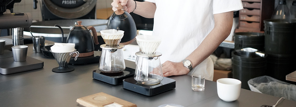 コーヒー好きのためのコーヒースタンド LEAVES COFFEE ROASTERS