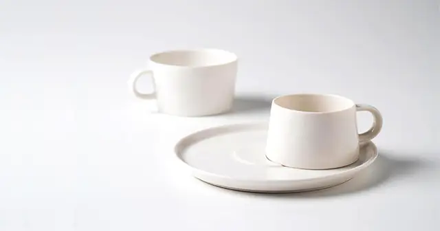 フィンランドで廃番となったデザインを有田焼で復刻！ ARTE ARITA のコーヒーカップ&ソーサー『moi /モイ』