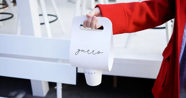 【福岡のカフェ】テイクアウトバッグがかわいい、 真っ白なコーヒースタンド『gatto』へ。