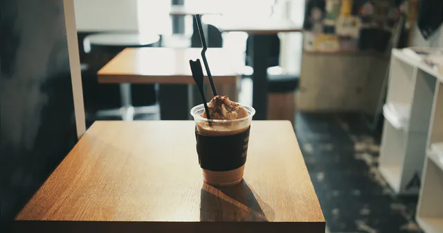 東野翠れんさんの写真展を見に、 TAGSTA ESPRESSO STAND&GALLERYへ。