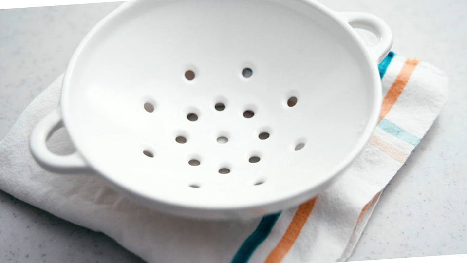 Indian Fabrics Kitchen Towelとstudio M’ Berry Bowl