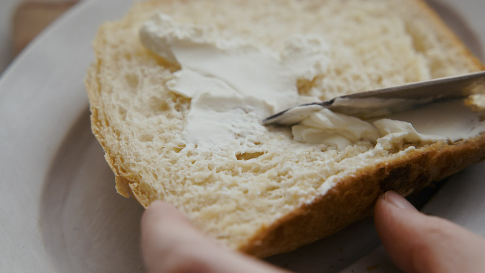 食パンとクリームチーズ