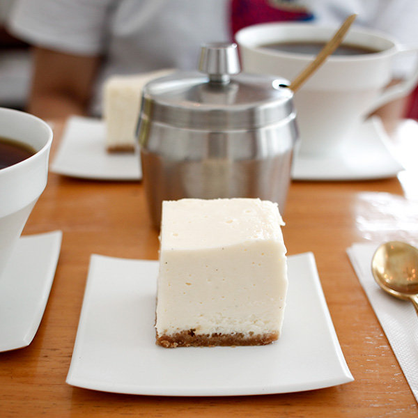 abeki（アベキ）で濃厚で美味しいチーズケーキと  美味しいコーヒーを