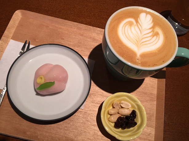 福岡・平尾にあるエトーワールコーヒーでカフェラテと和菓子を