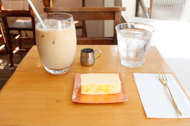 平尾にあるチーズケーキのおいしいカフェ『abeki』で、チーズケーキとカフェ・オ・レを。