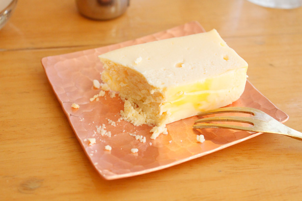 平尾にあるチーズケーキのおいしいカフェ『abeki』で、チーズケーキとカフェ・オ・レを。