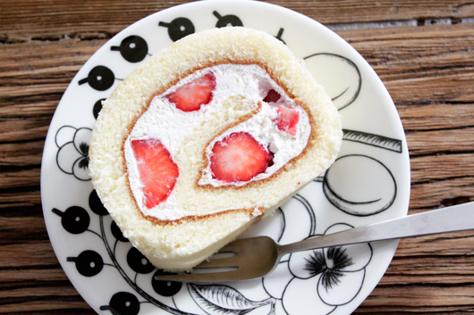 千疋屋のいちごロールケーキ