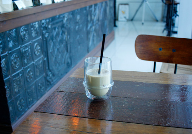BASKING COFFEEでアイス・カフェラテと、カプチーノ。