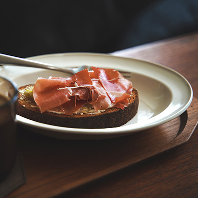 さつまいもと生ハムのオープンサンド