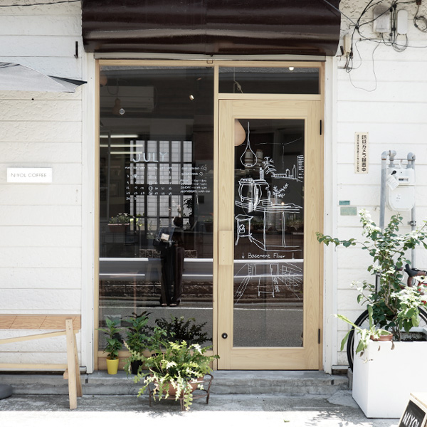 オーナーのこだわりと、好きなものが詰まった  NIYOL COFFEE（ニヨルコーヒー）