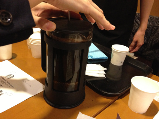 スターバックスコーヒーの期間限定コーヒーセミナー「フードペアリング Coffee Meets Chocolate編」フレンチプレス