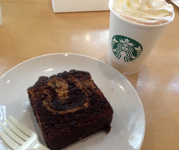 スターバックスコーヒー カフェモカとカフェモカケーキ